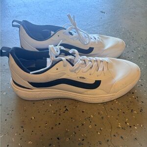 Vans White and Black Low-Top Skate Shoes with Side Wave